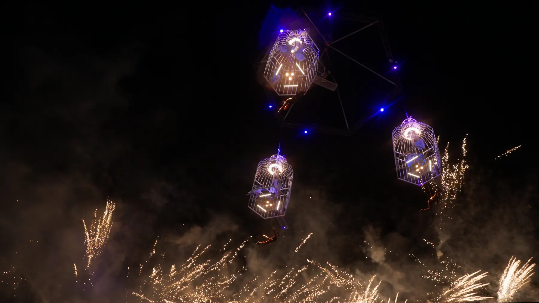 Cages, Photo 3